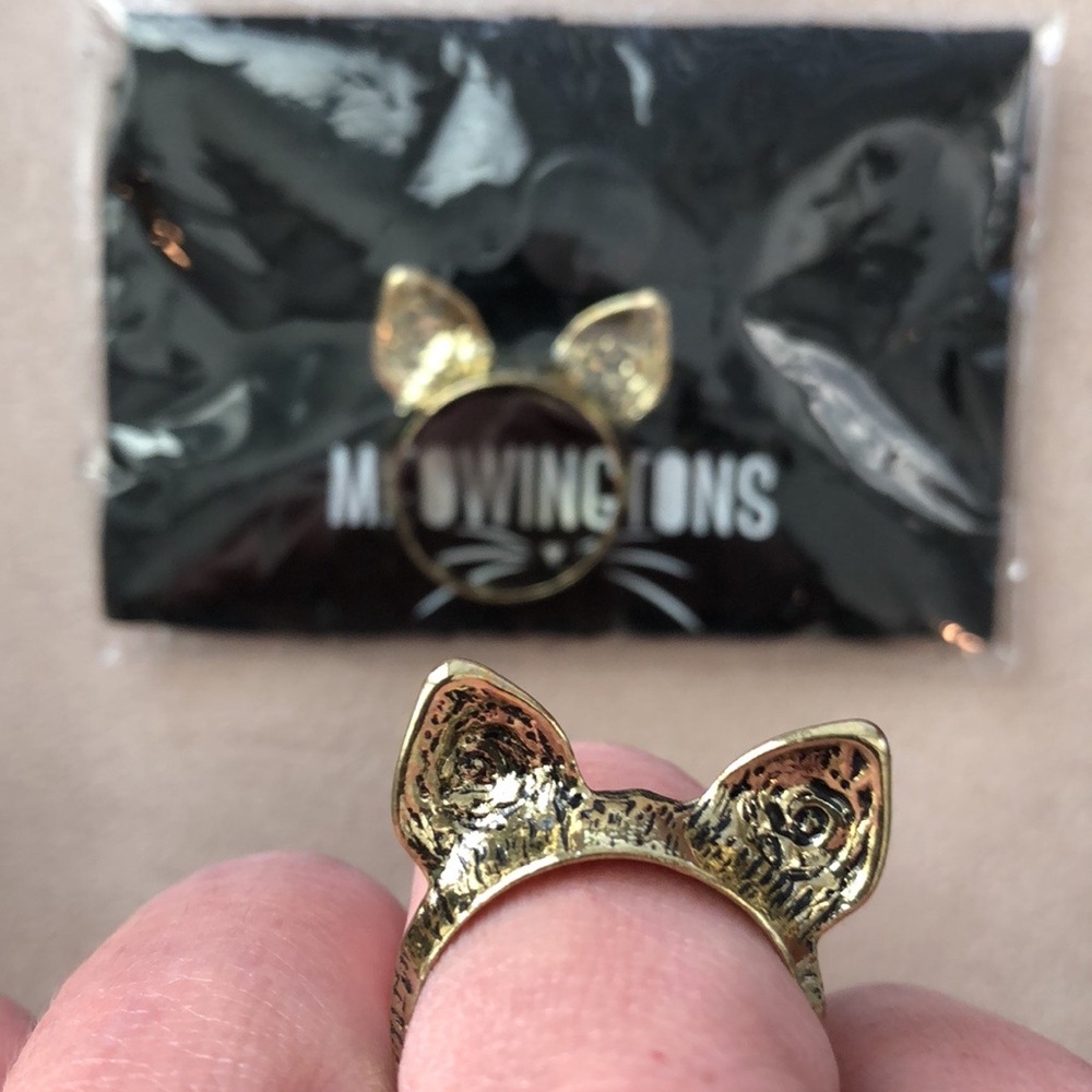 2 Golden Cat Ear Rings - Picture 5 of 6